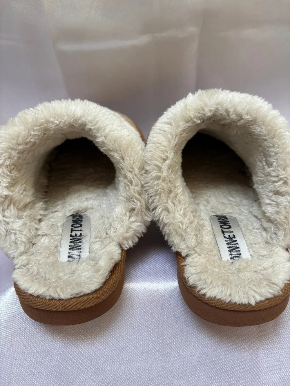 Minnetonka 8M -Shearling Lined Slip-On Slippers - Tan
